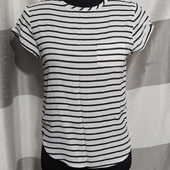 H&M Black & White Stripes Viscose Crewneck Blouse. Size: Small - Picture 11 of 11